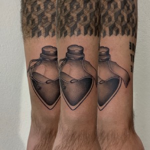 Tatuaje black Santiago