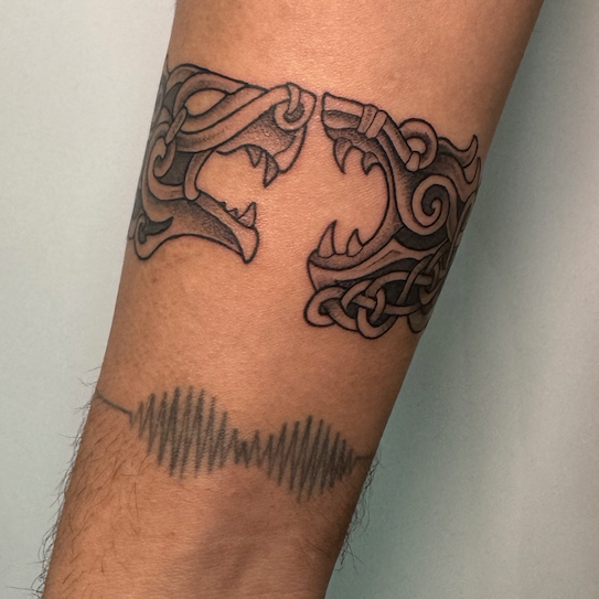 Tatuaje black Santiago