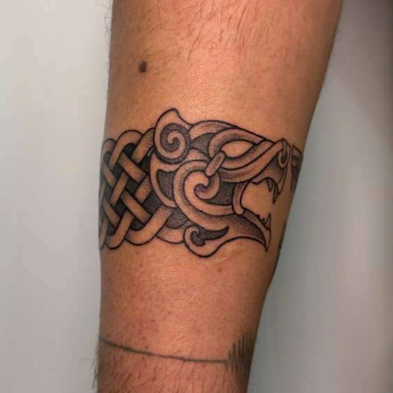 Tatuaje black Santiago