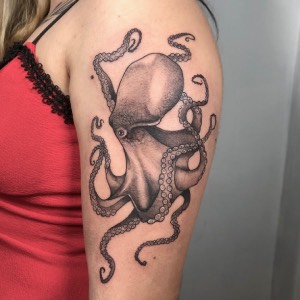 Tatuaje black Santiago