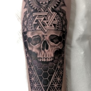 Tatuaje black Santiago