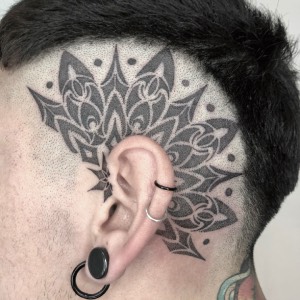 Tatuaje black Santiago