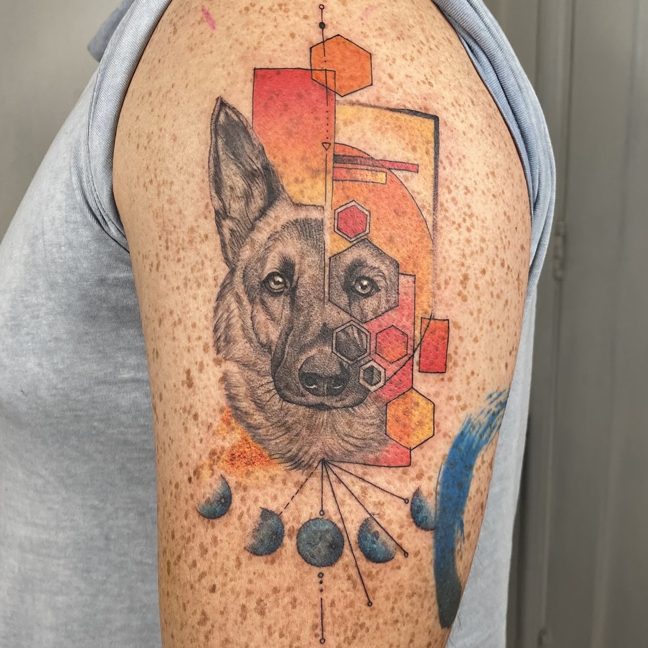 Tatuaje color Santiago