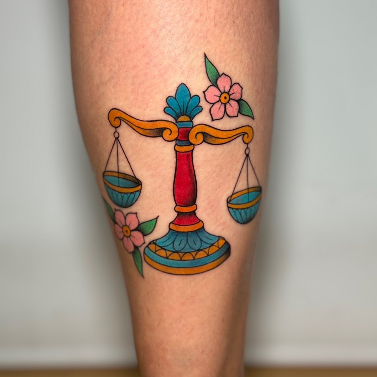 Tatuaje color Santiago